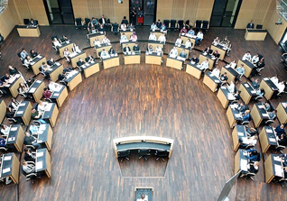 Die Klasse 11b der Peter-Ustinov-Schule im Bundesrat