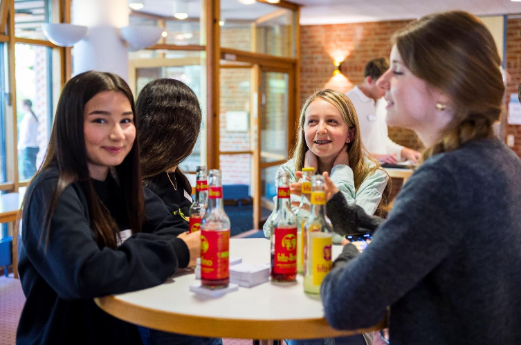 Die Peter-Ustinov-Schule ist jetzt „Lernen-durch-Engagement“-Netzwerkschule – Ein Bericht von 4 Projekten der 7 A