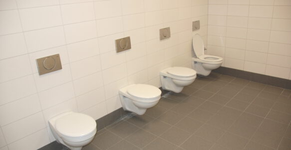 Endlich – Beginn der Toilettenmodernisierung