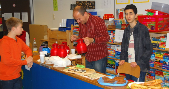 Traditioneller Flohmarkt in der Schule