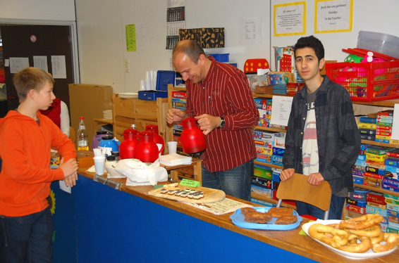 Traditioneller Flohmarkt in der Schule